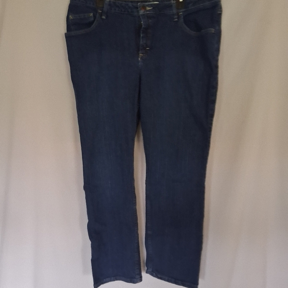 Classic Blue Women's Jeans - Picture 3 of 9